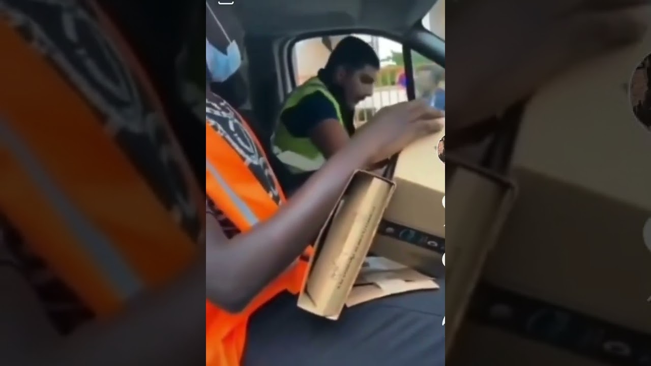 #Livreur #Amazon Pris en #Flagrantdélit de #Vol dans les Colis #Honteux #CesGrave #Choqué   #LaHonte