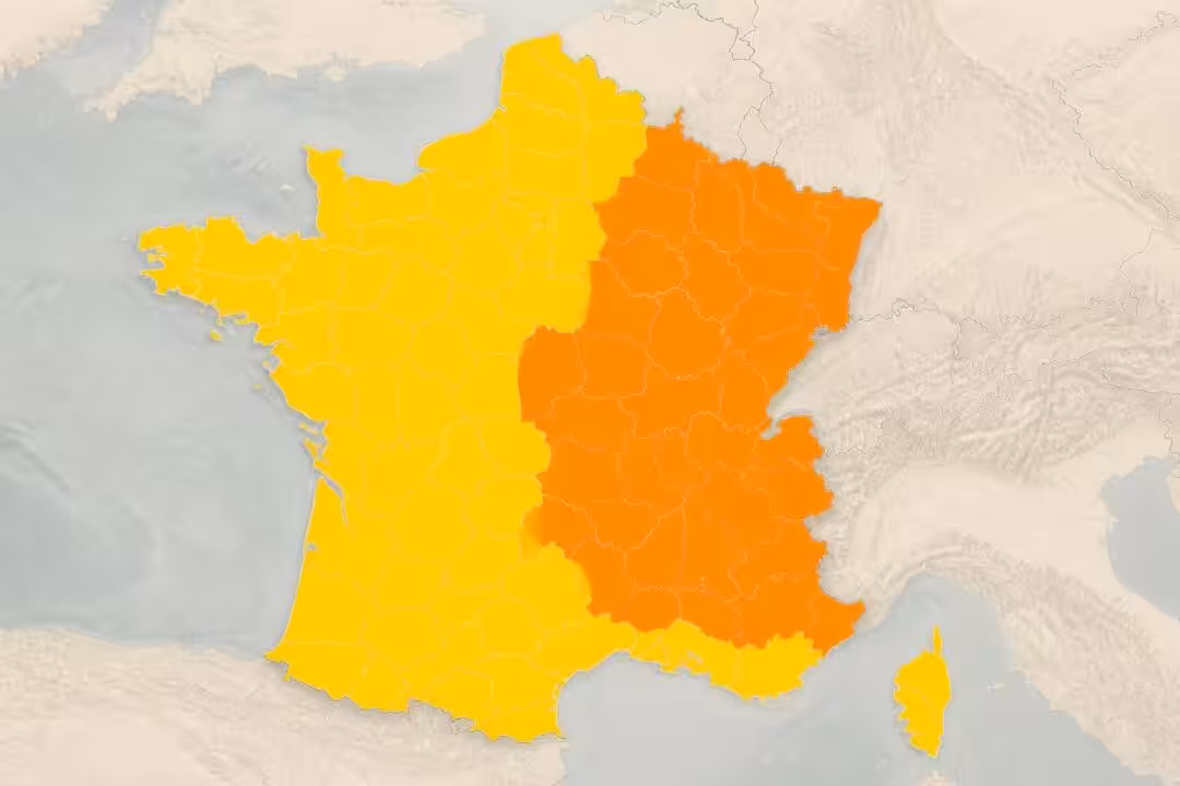 suivez en temps réel la progression de la canicule en france avec la carte des vingt départements en vigilance orange et vingt-cinq en alerte jaune, pour rester informé et prendre vos précautions face à la chaleur intense.